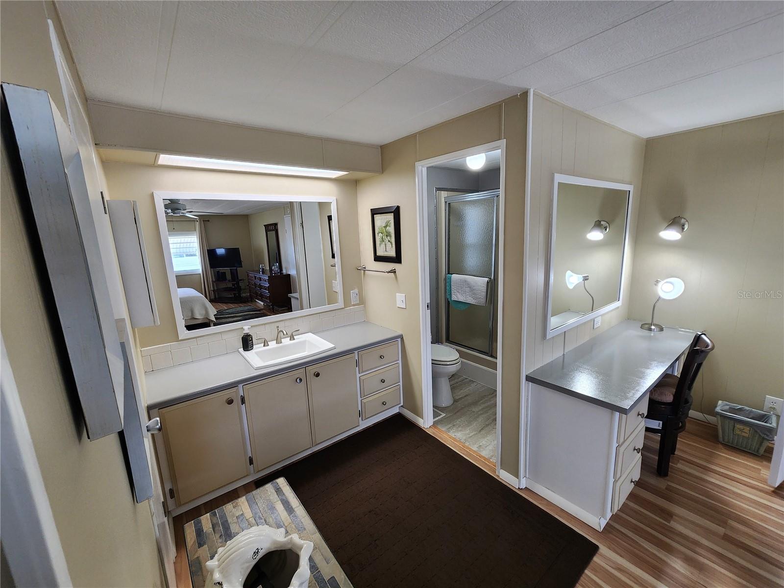 PALM LAKE ESTATES - Residential