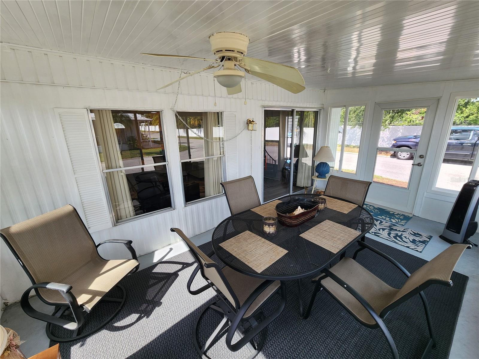 PALM LAKE ESTATES - Residential