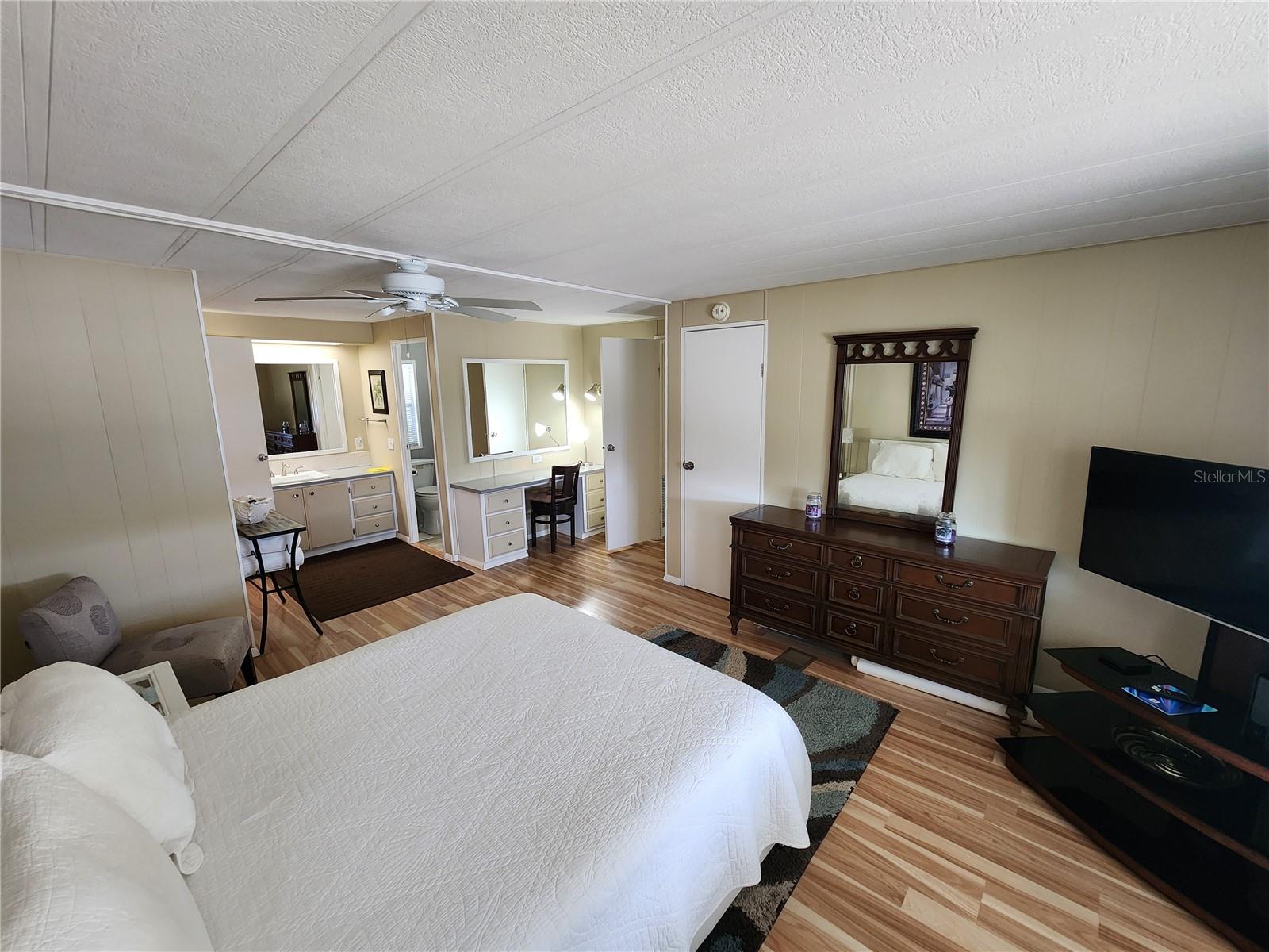 PALM LAKE ESTATES - Residential
