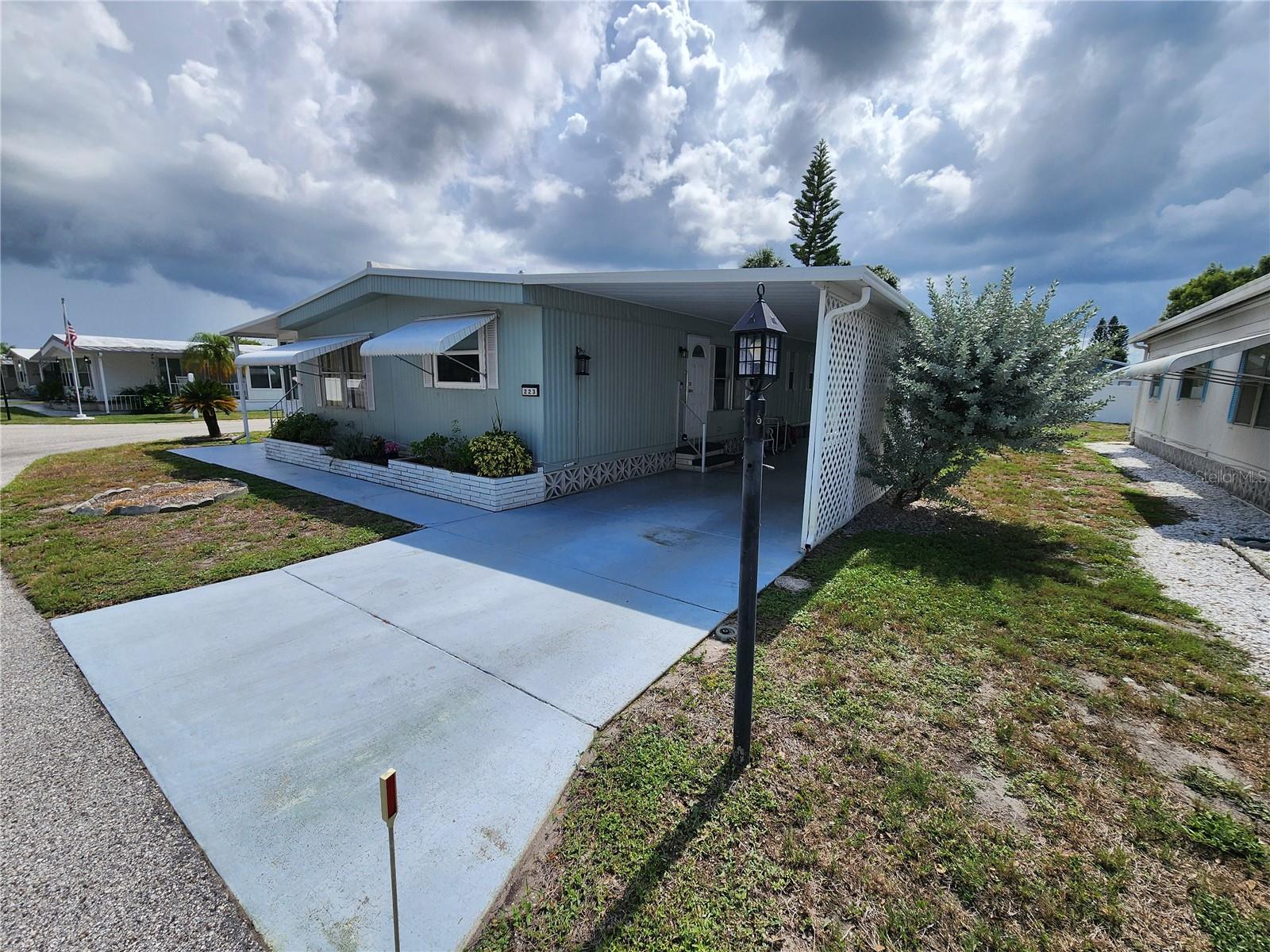 PALM LAKE ESTATES - Residential