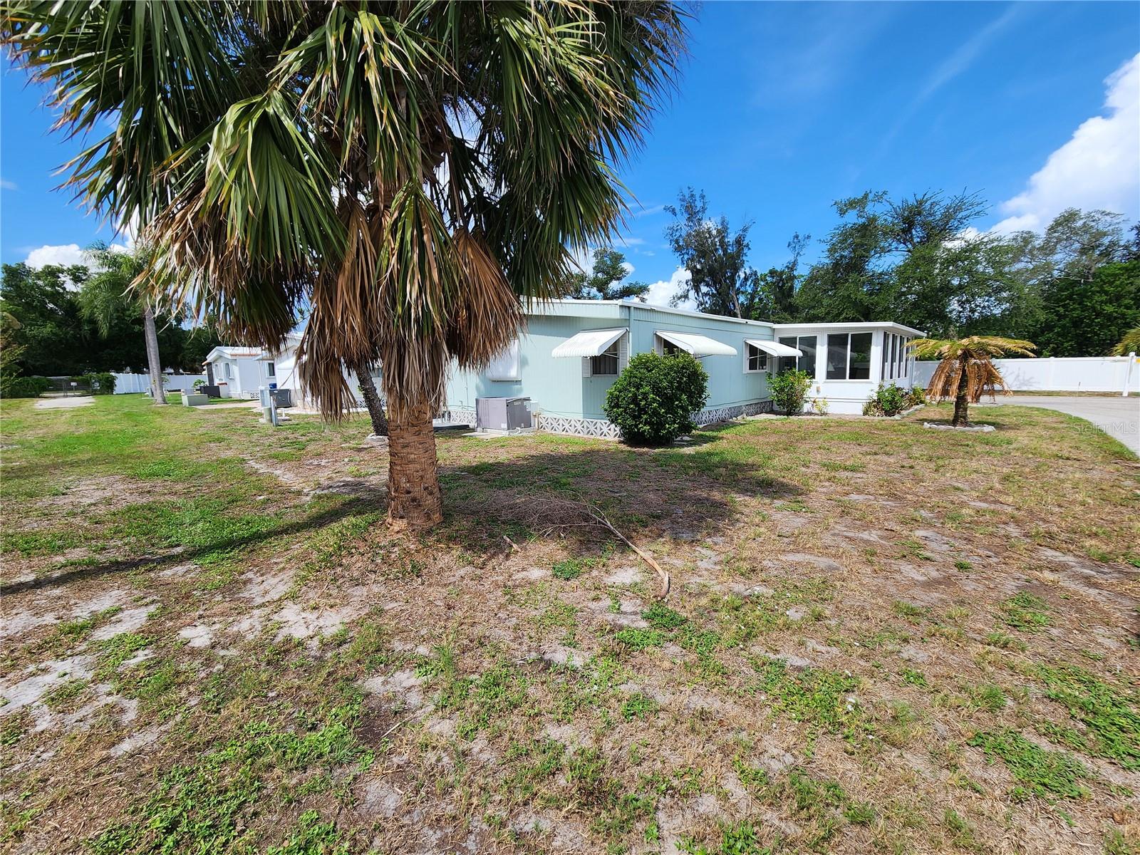 PALM LAKE ESTATES - Residential