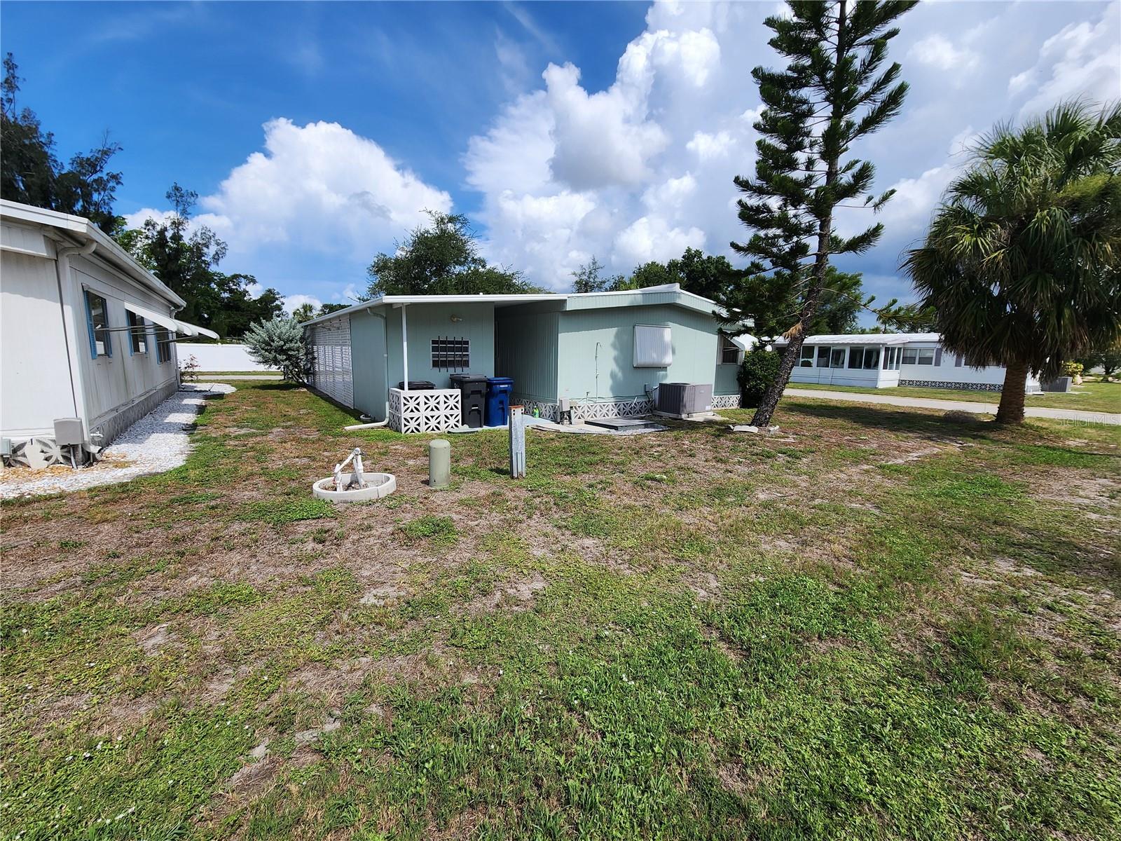 PALM LAKE ESTATES - Residential