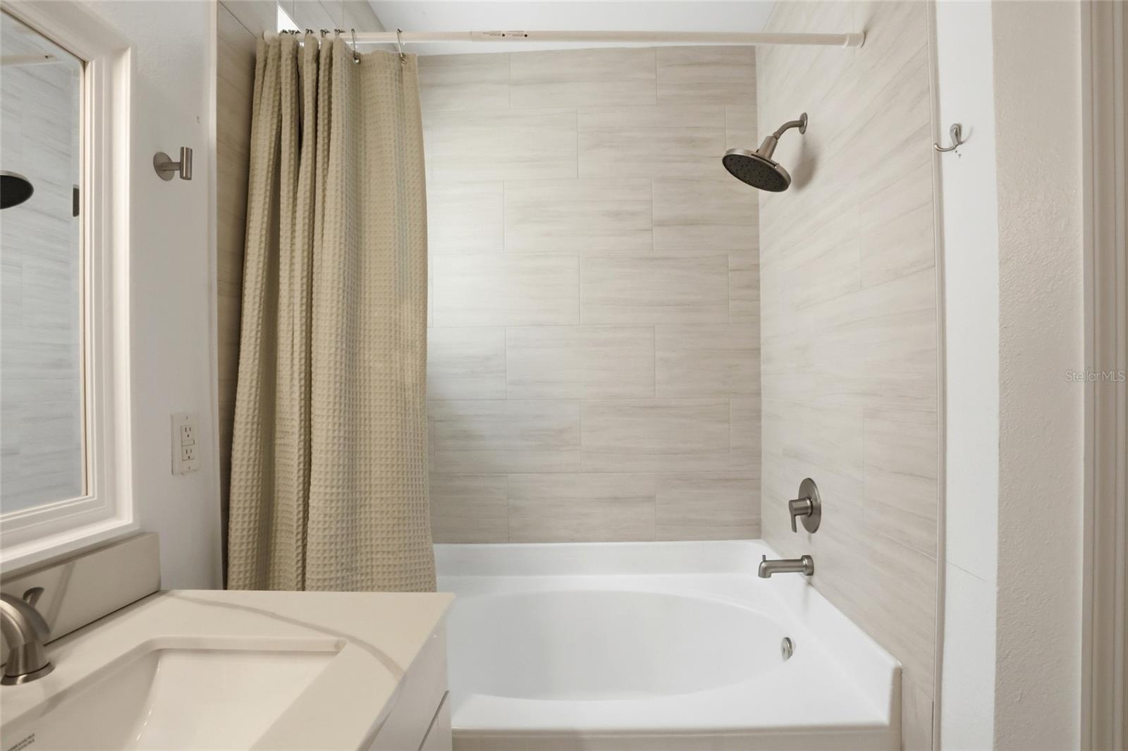 SANCTUARY PH 02 - Residential
