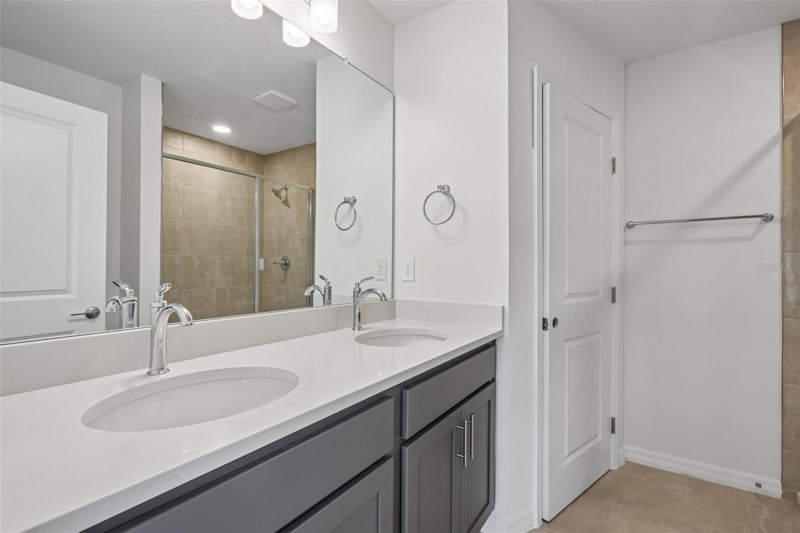 TWIN OAKS - Residential