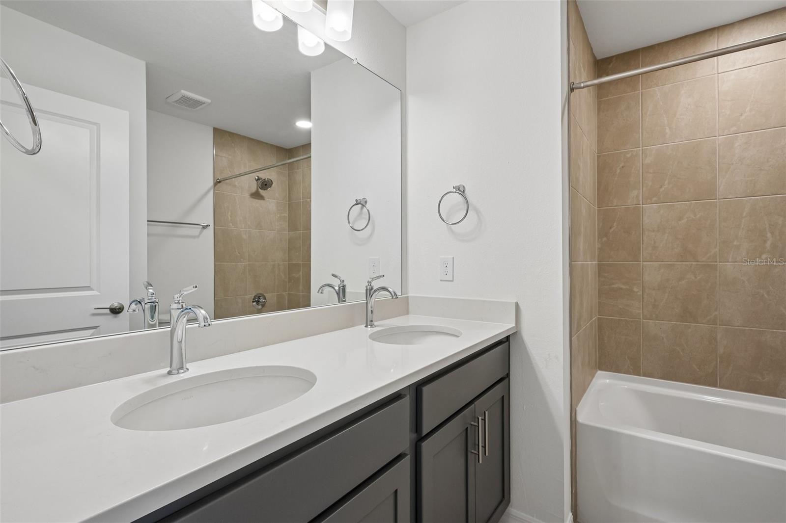 TWIN OAKS - Residential