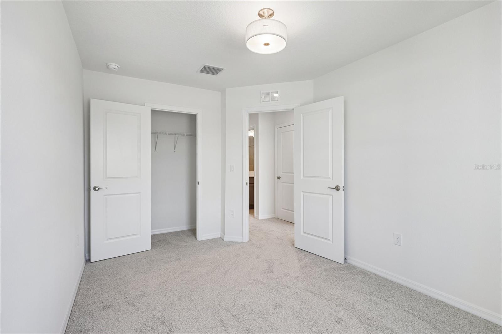 TWIN OAKS - Residential