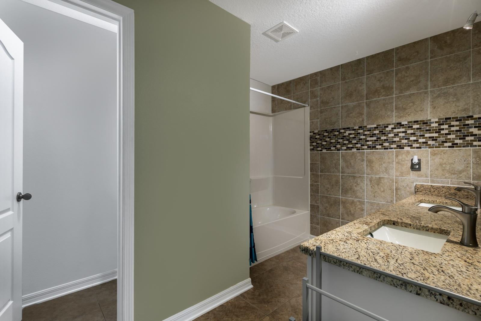 TAVARES ETOWAH PH 01 - Residential