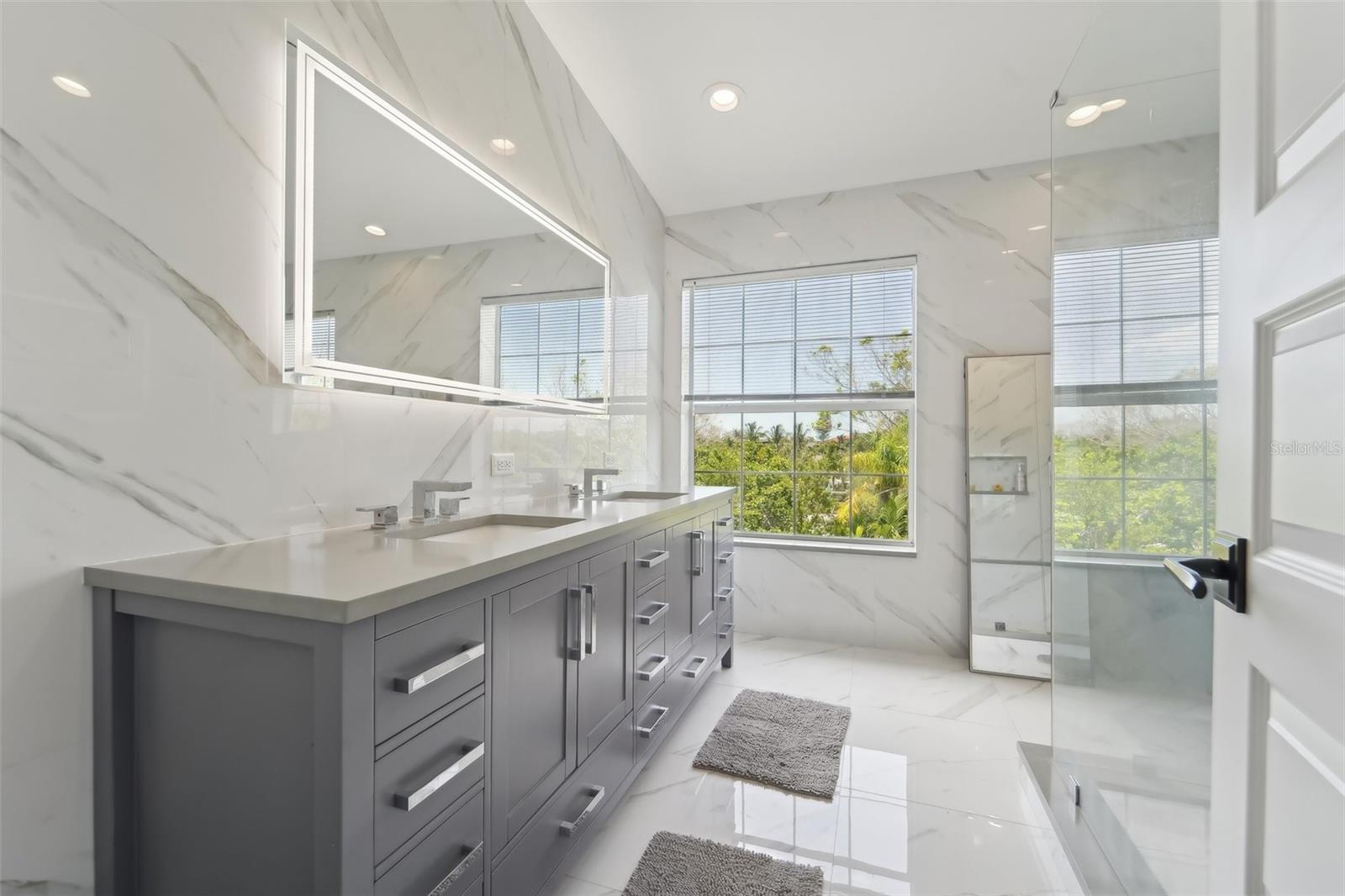 LAGUNA YACHT VILLAGE - Residential