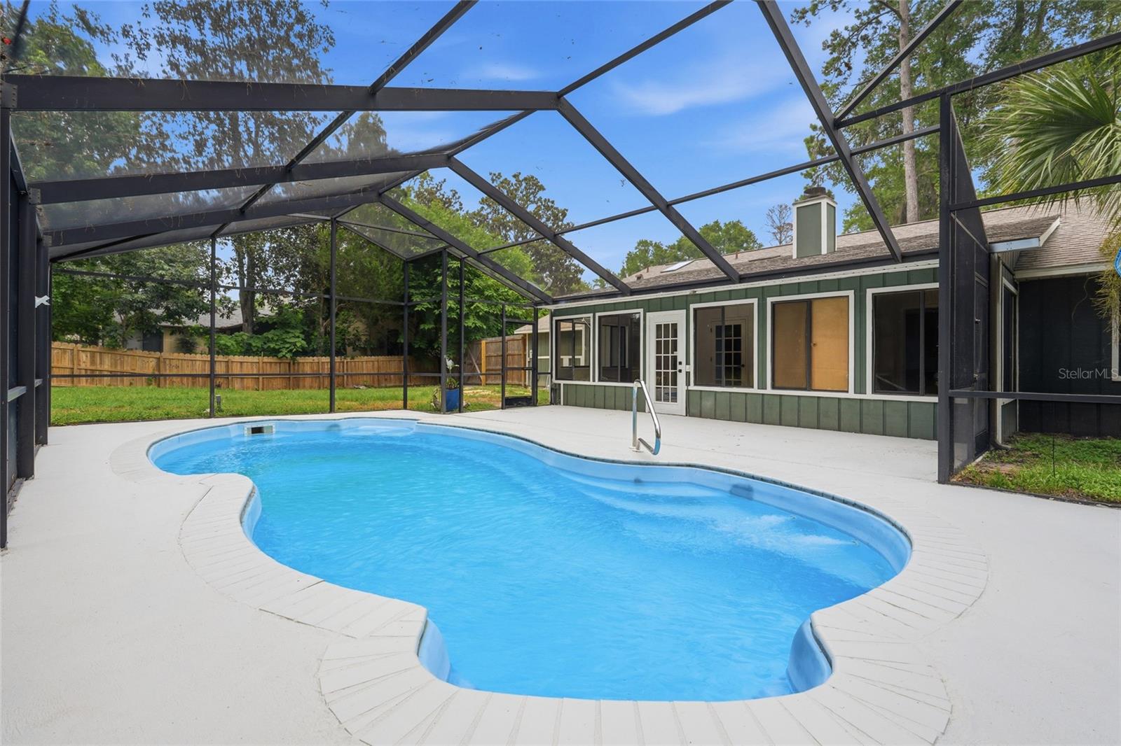 EMERALD WOODS - Residential