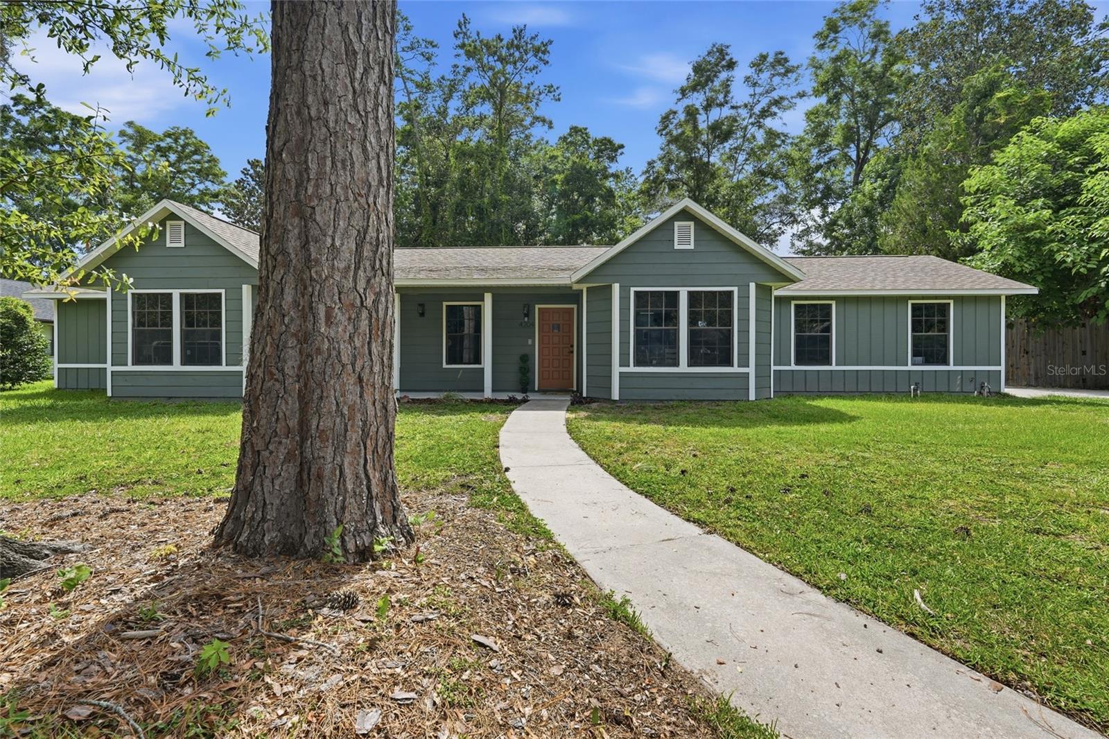 EMERALD WOODS - Residential