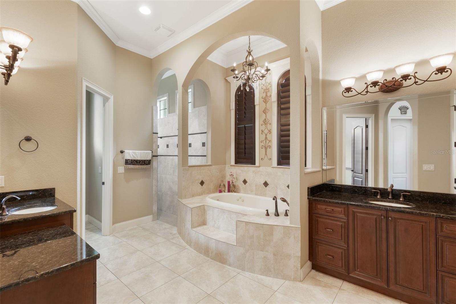 HEATHROW COUNTRY ESTATE - Residential