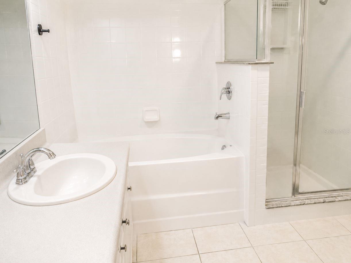 NOTTING HILL A CONDO - Residential
