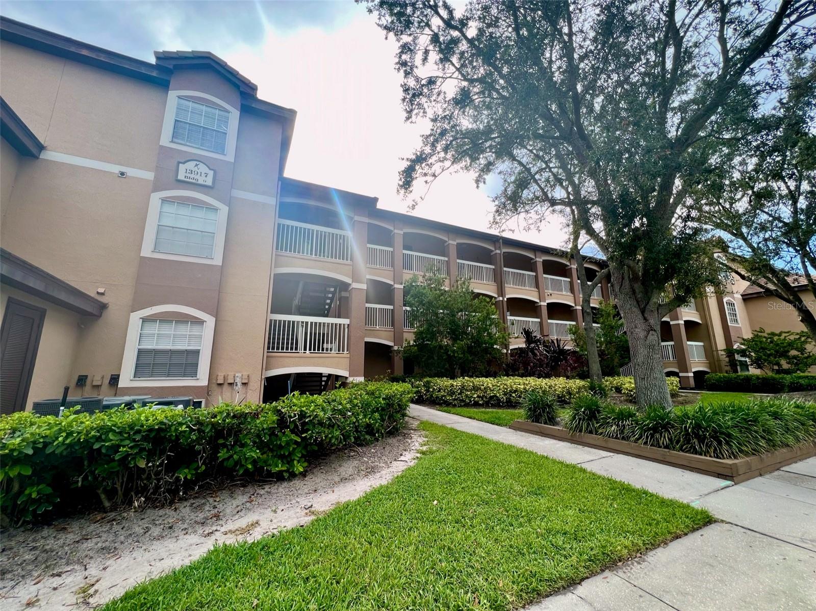THIRD FLOOR unit. This unit offers 2 bedroom, 2 full bathroom condo with a golf coarse view. Audubon at Hunter's Creed is a Gated Community with virtual gate. Water and Sewer provided by the HOA, so you don't have to pay. --- Community Amenities: Pool, Fitness Center, Tennis Court, Playground , and more. ---  application Fee $55.00 Per Adult (18 & Older) [Submit 1 application for each adult, complete all fields applicable, upload picture id and proof of income.] --- Association approval is required and may take up to 7 days. Extra $150.00 fee. --- No short-term lease or AirBnB (12 months lease only). --- Renters Insurance required. --- Washer and Dryer included. --- Water and Sewer provided by the HOA, other utilities are not included. ---- Small Dog only, non-refundable $25 monthly pet fee. ---  One assigned parking space (Max of 2 vehicles). --- Zoned for Endeavor (Elementary), Hunter’s Creek (Middle School) and Freedom (High School).
