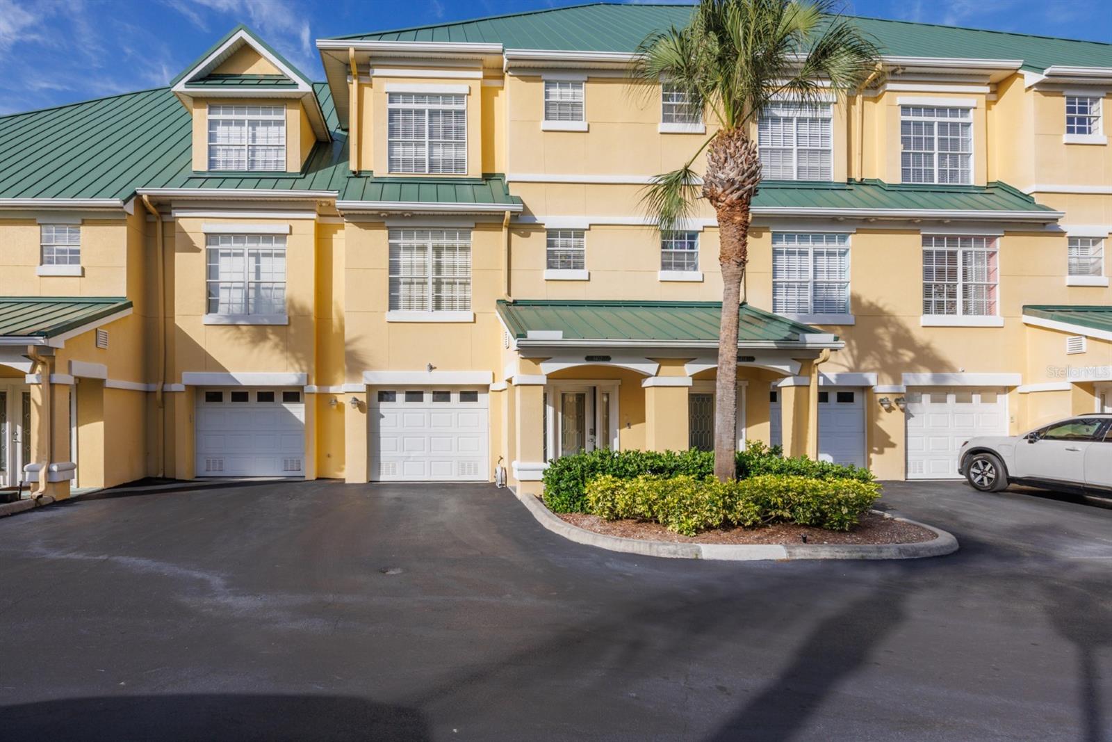 SUNSET BAY TWNHMS - Residential