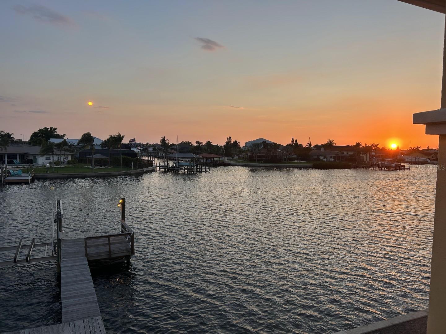 SUNSET BAY TWNHMS - Residential