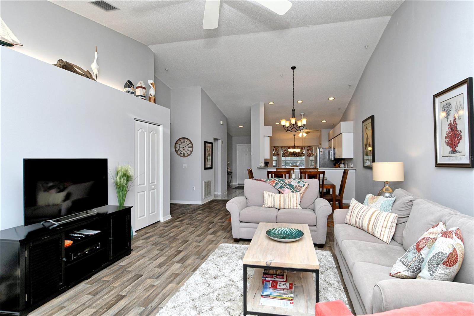 HERITAGE OAKS GOLF & COUNTRY CLUB - Residential