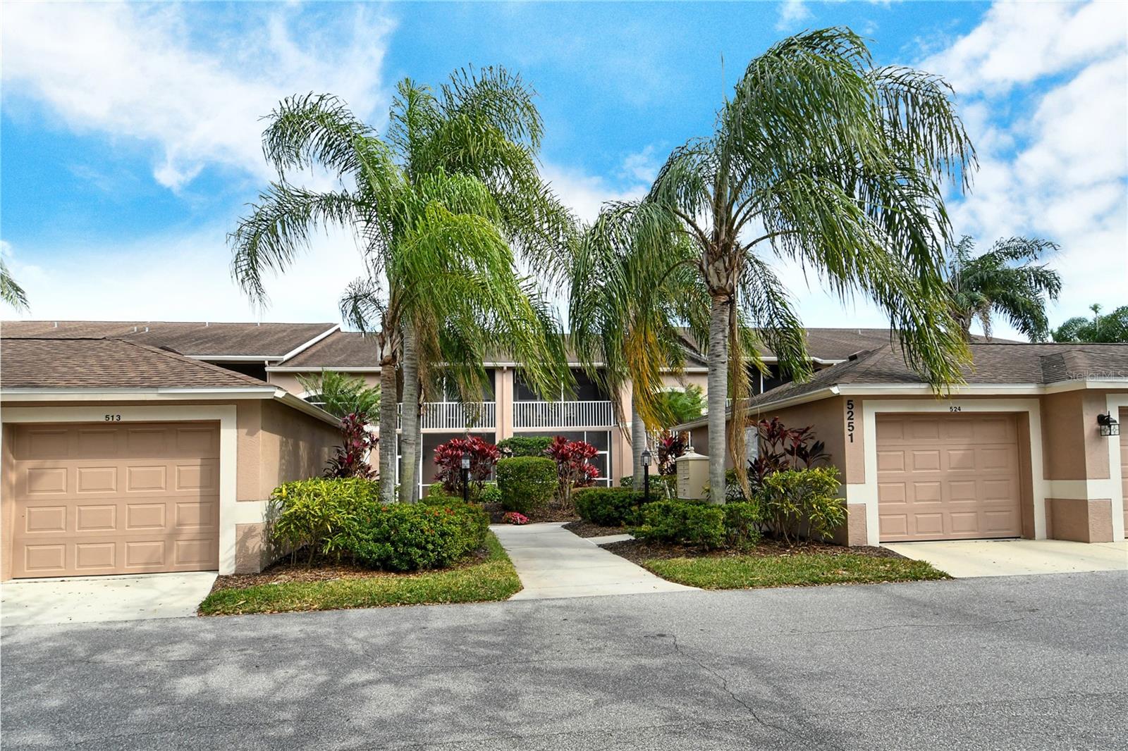 HERITAGE OAKS GOLF & COUNTRY CLUB - Residential