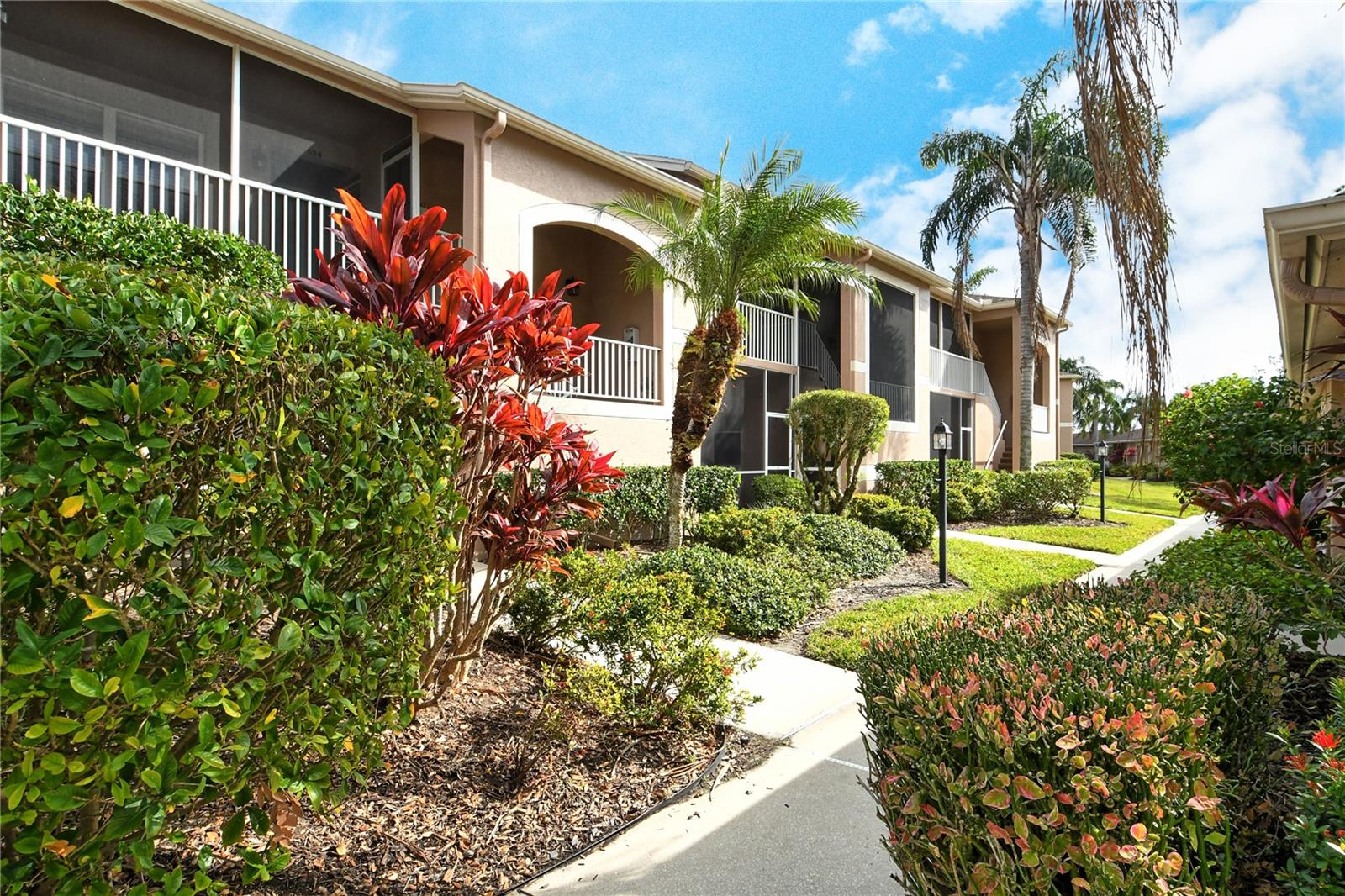 HERITAGE OAKS GOLF & COUNTRY CLUB - Residential