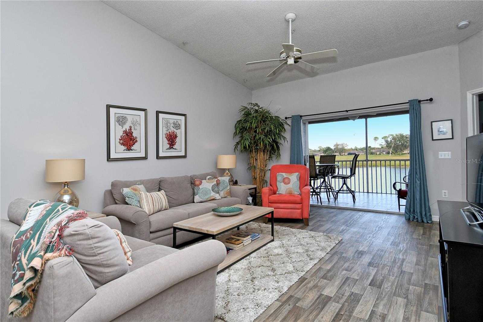 HERITAGE OAKS GOLF & COUNTRY CLUB - Residential