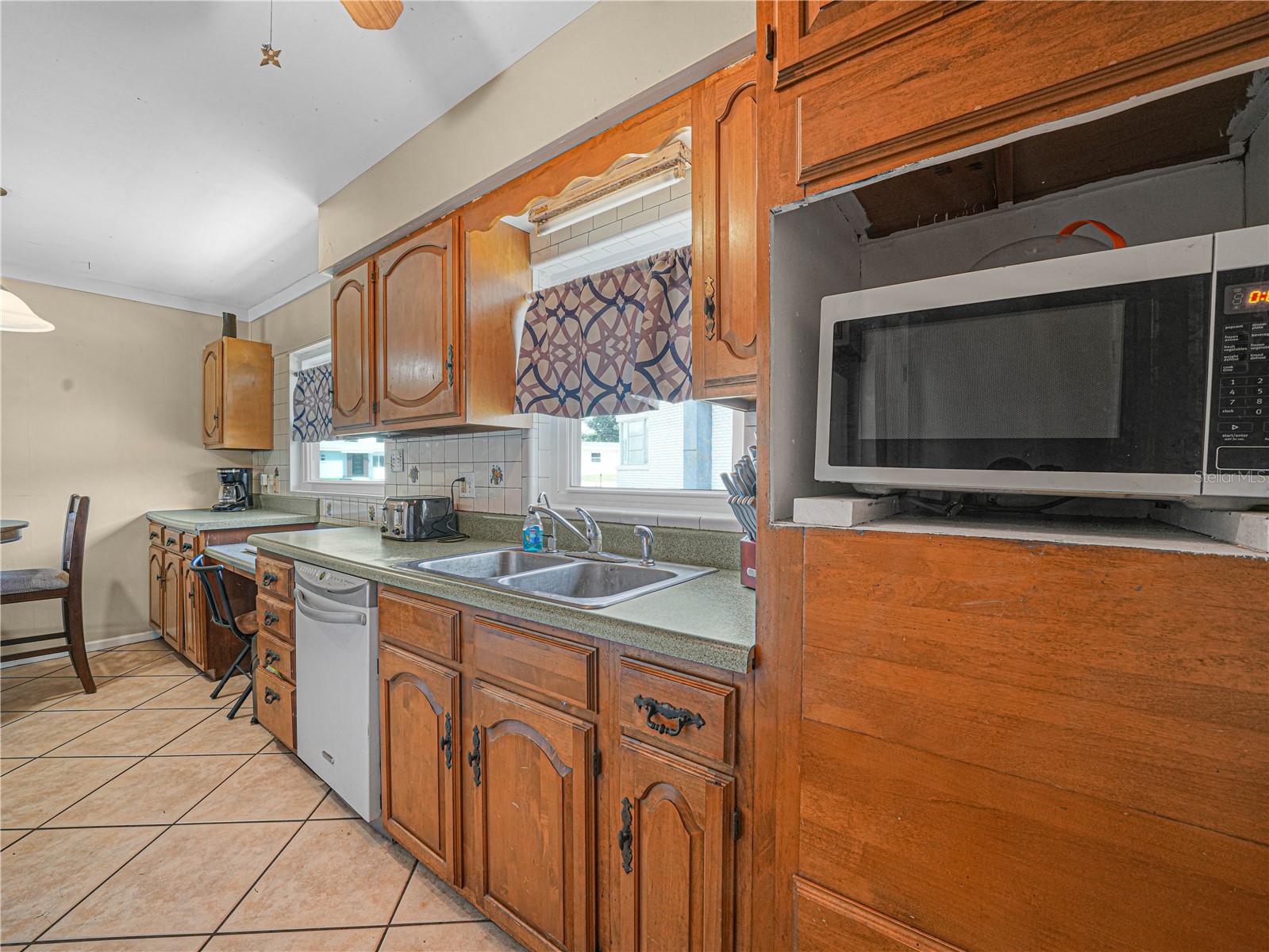 RIDGE MANOR - Residential