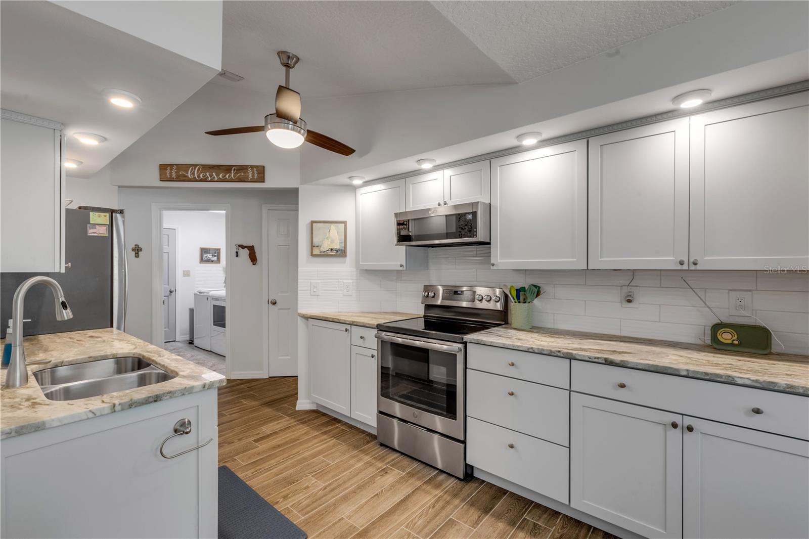 SUN LAKE ESTATES - Residential