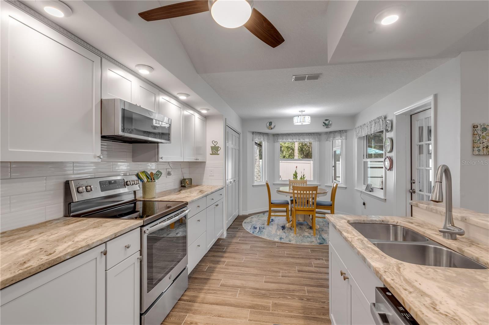 SUN LAKE ESTATES - Residential