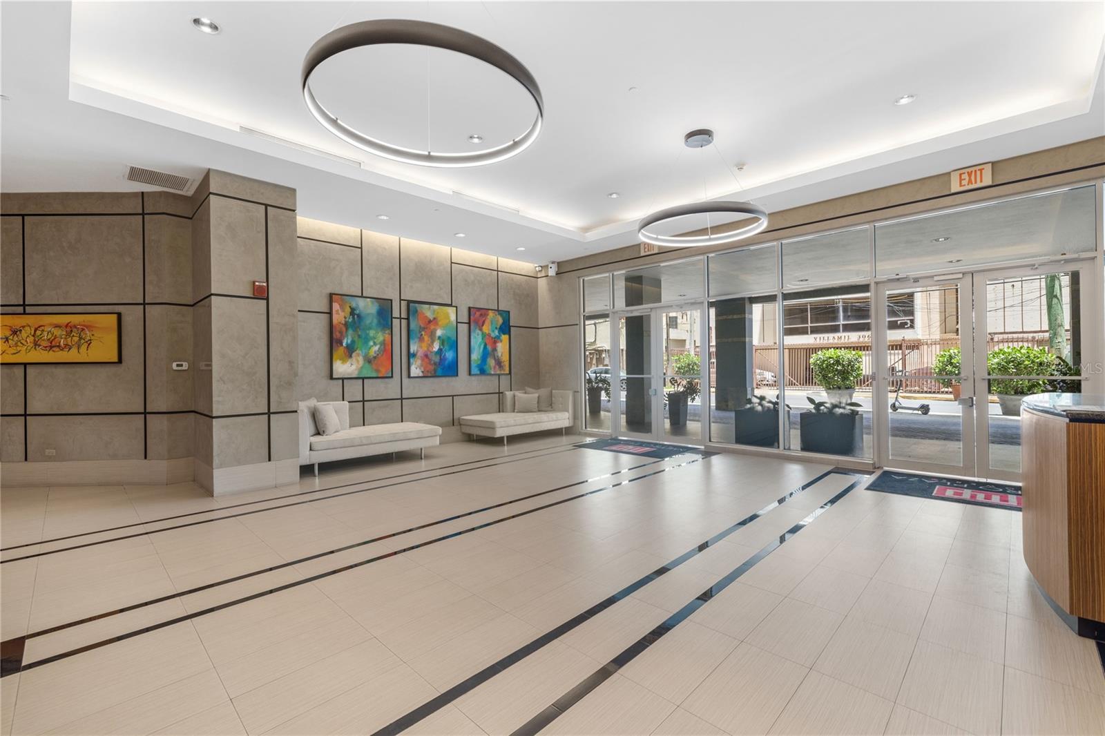 METRO PLAZA - Residential