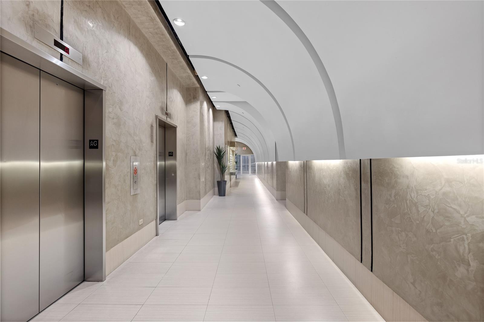 METRO PLAZA - Residential