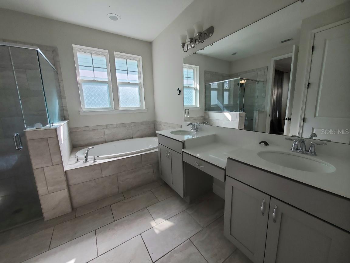 BEACH HAVEN UN 1 - Residential Lease