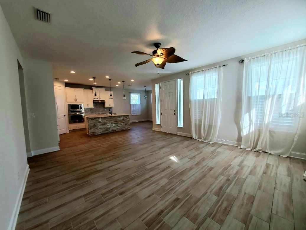 BEACH HAVEN UN 1 - Residential Lease