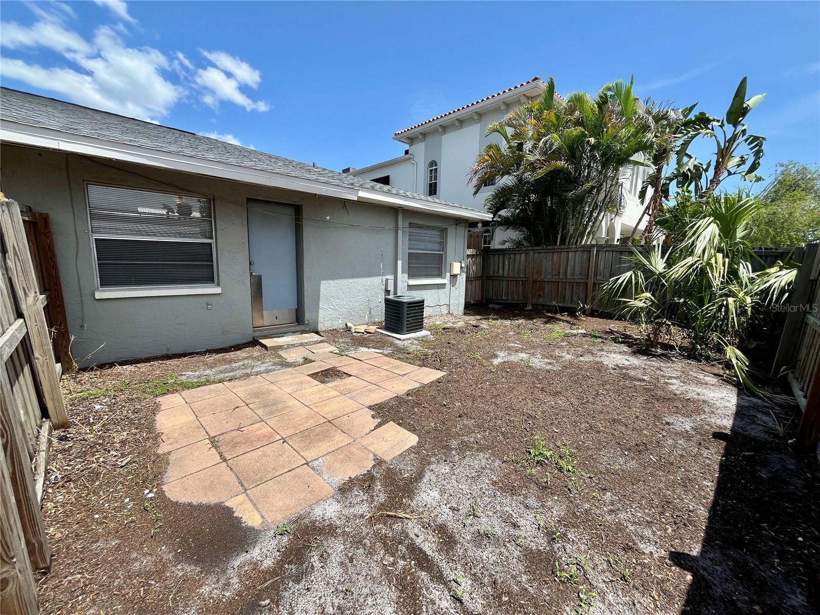 COURIER CITY - Residential Lease