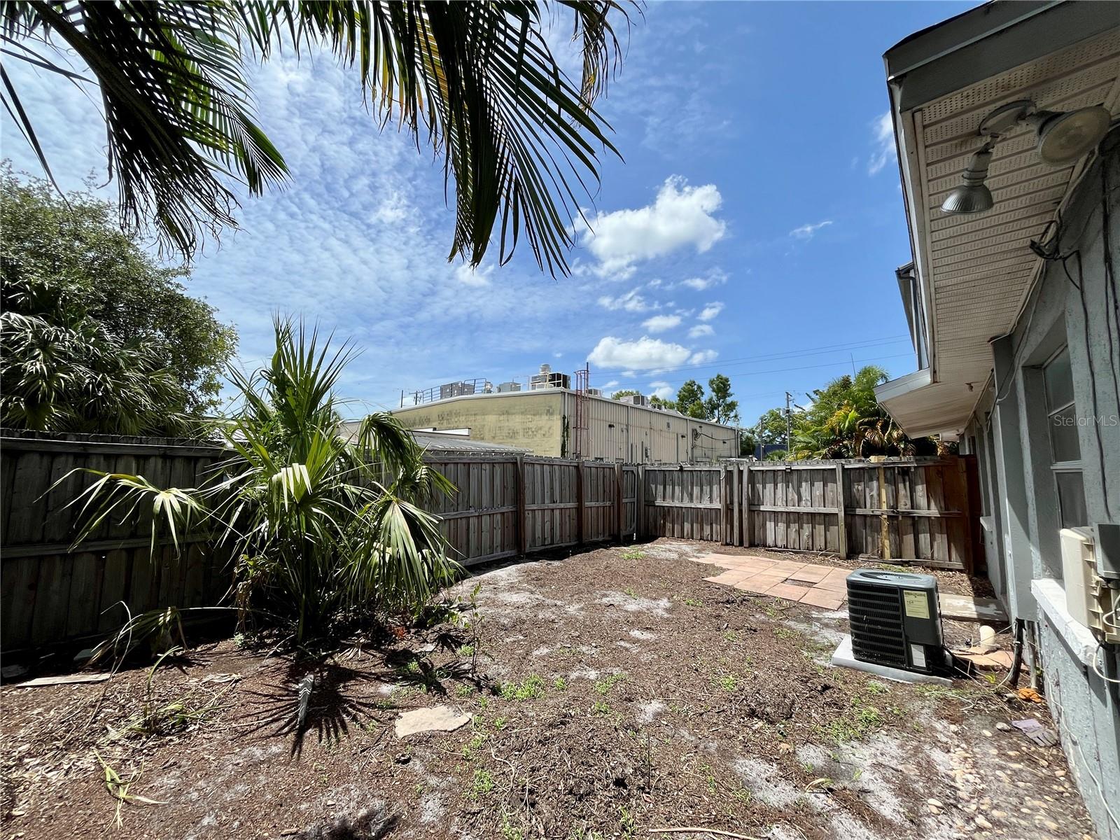COURIER CITY - Residential Lease