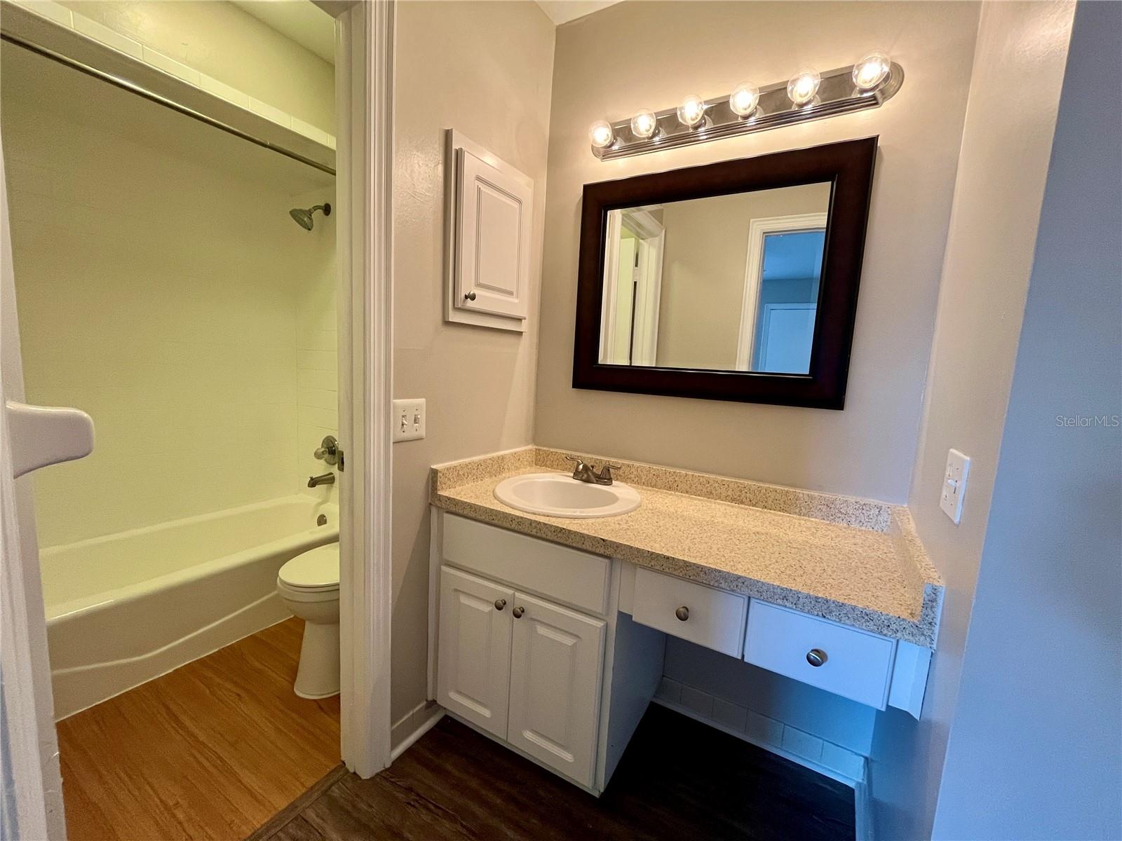 COURIER CITY - Residential Lease