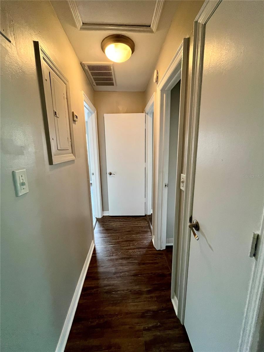 COURIER CITY - Residential Lease
