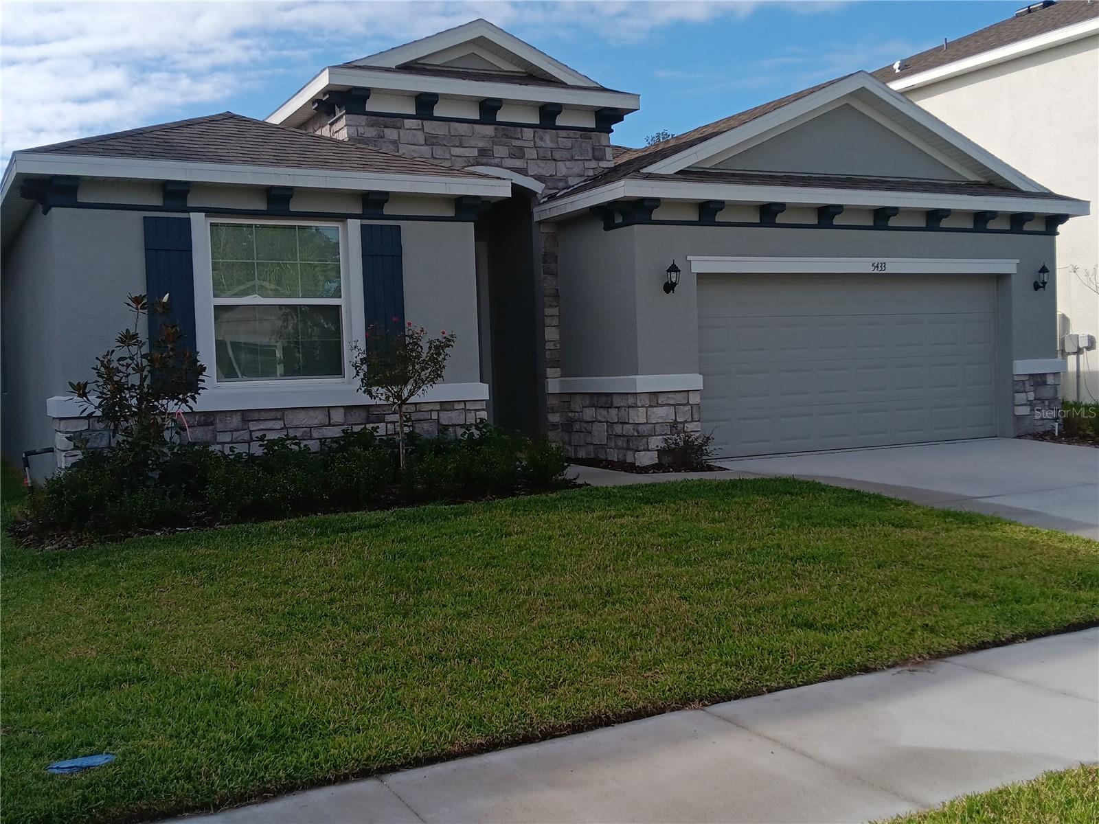 Brand new home in most desirable location at Ridge at Heath Brook (gated community) feature 4 bedrooms,3 bathrooms, tile floor, except bedrooms, owner bathroom with walk in shower, tub and dual sinks, owner bedroom with walk in closets, kitchen with upgraded cabinets and appliances and granite counter tops, open floor plan, laundry room under AC and much more.
Enjoy the prime location, just minutes to I-75 and just walking distance to shopping, restaurants and medical facilities.