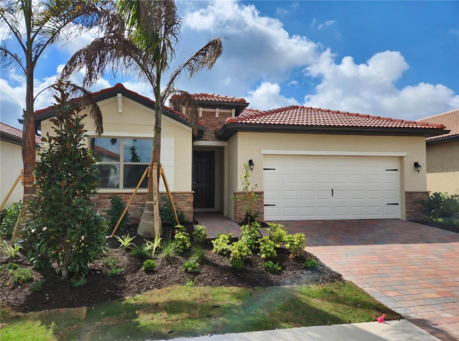 ONE DOG OR ONE CAT IS ALLOWED WITH A NON-REFUNDABLE $100 PET FEE. NO SMOKING. FIRST MONTH'S RENT, LAST MONTH'S RENT, AND SECURITY DEPOSIT ARE REQUIRED AT LEASE SIGNING.
Beautifully upgraded 4-bedroom, 2-bath home located in a highly desirable, gated community! This spacious home features an open floor plan, a screened lanai perfect for relaxing or entertaining, a fully fenced backyard, a 2-car garage, and abundant cabinet space throughout.
Enjoy resort-style amenities, including a sparkling community pool, fully equipped fitness center, tennis courts, pickleball courts, a dog park, playground, beautifully landscaped grounds, and picturesque lakes.
Ideally located just minutes from Nokomis Beach and only one mile from Sarasota Memorial Hospital – Venice. Conveniently situated near A-rated schools with easy access to Sarasota, Tampa, and Fort Myers.