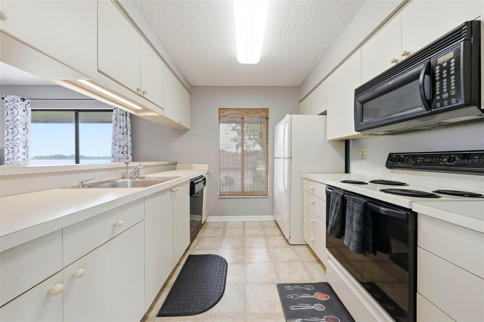 LAKE BEAUCLAIRE SUB - Residential