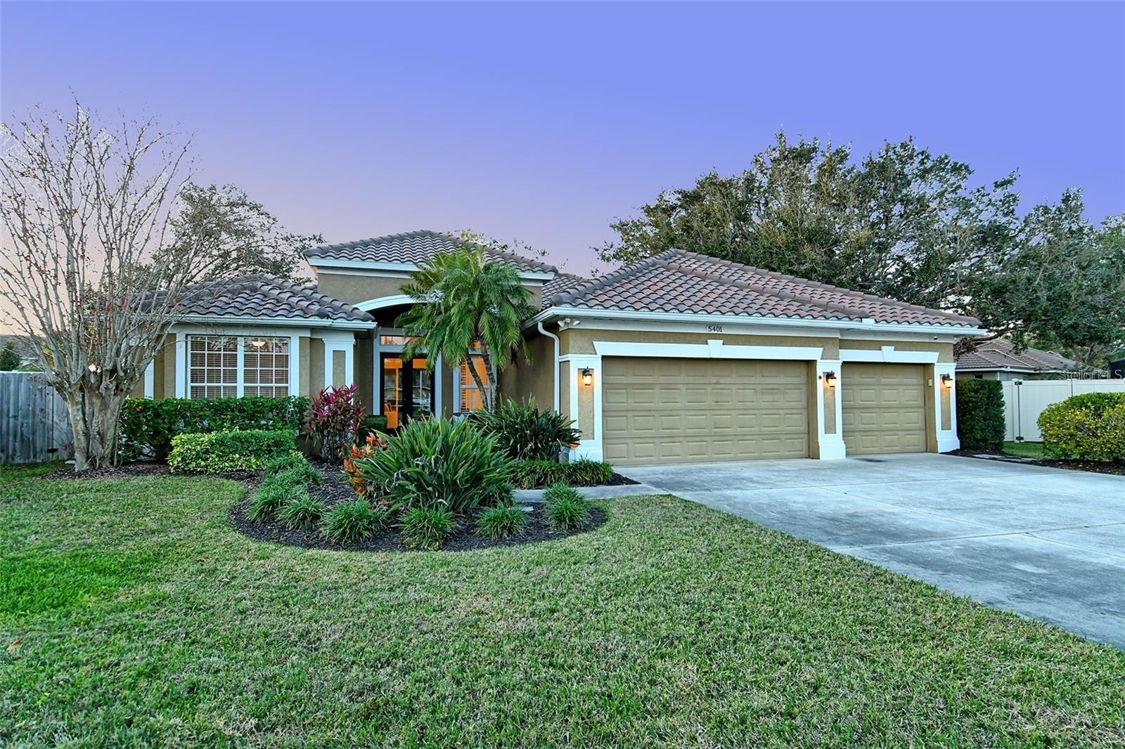 THREE OAKS - Residential