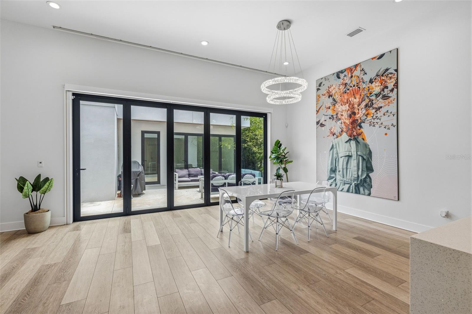 SUBURB ROYAL - Residential