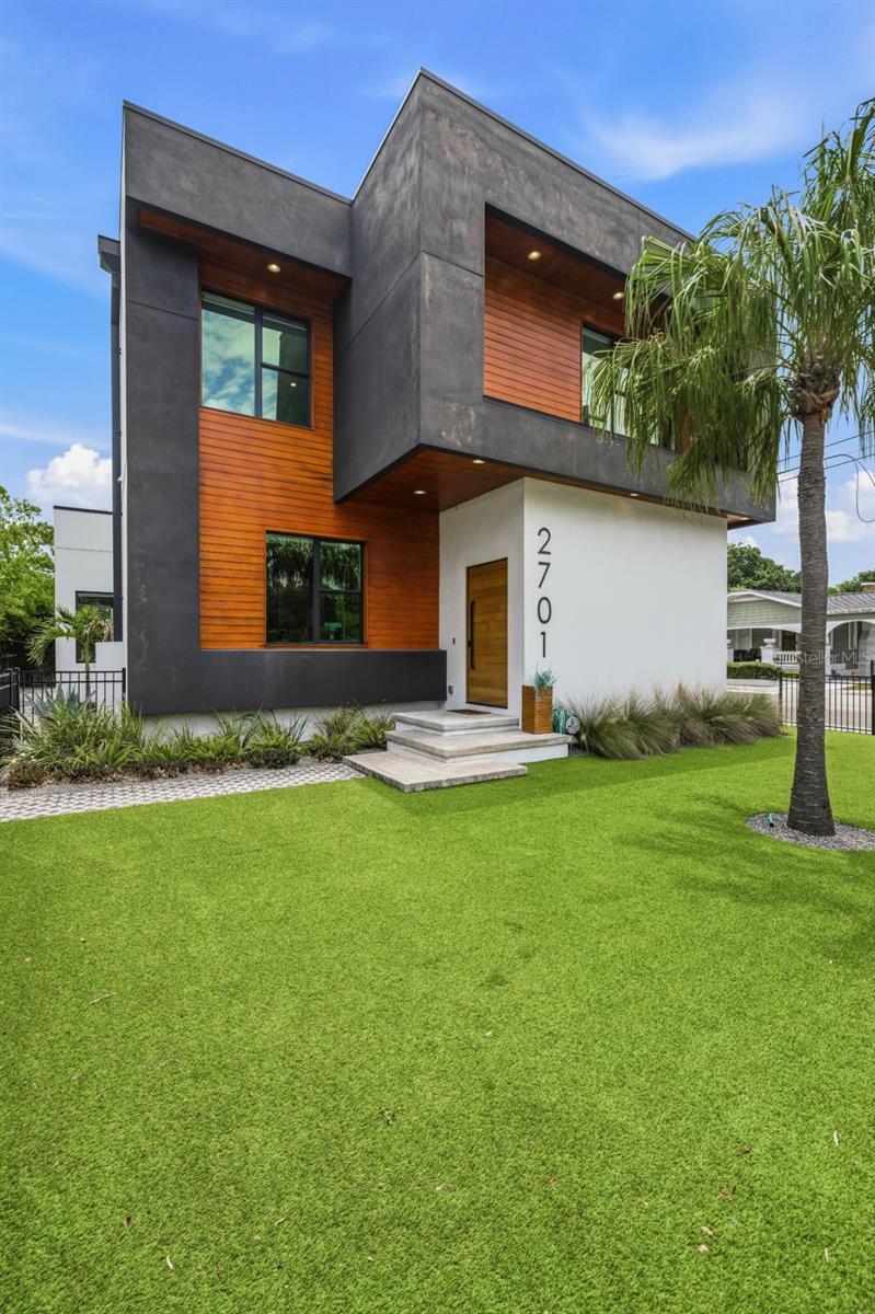 SUBURB ROYAL - Residential
