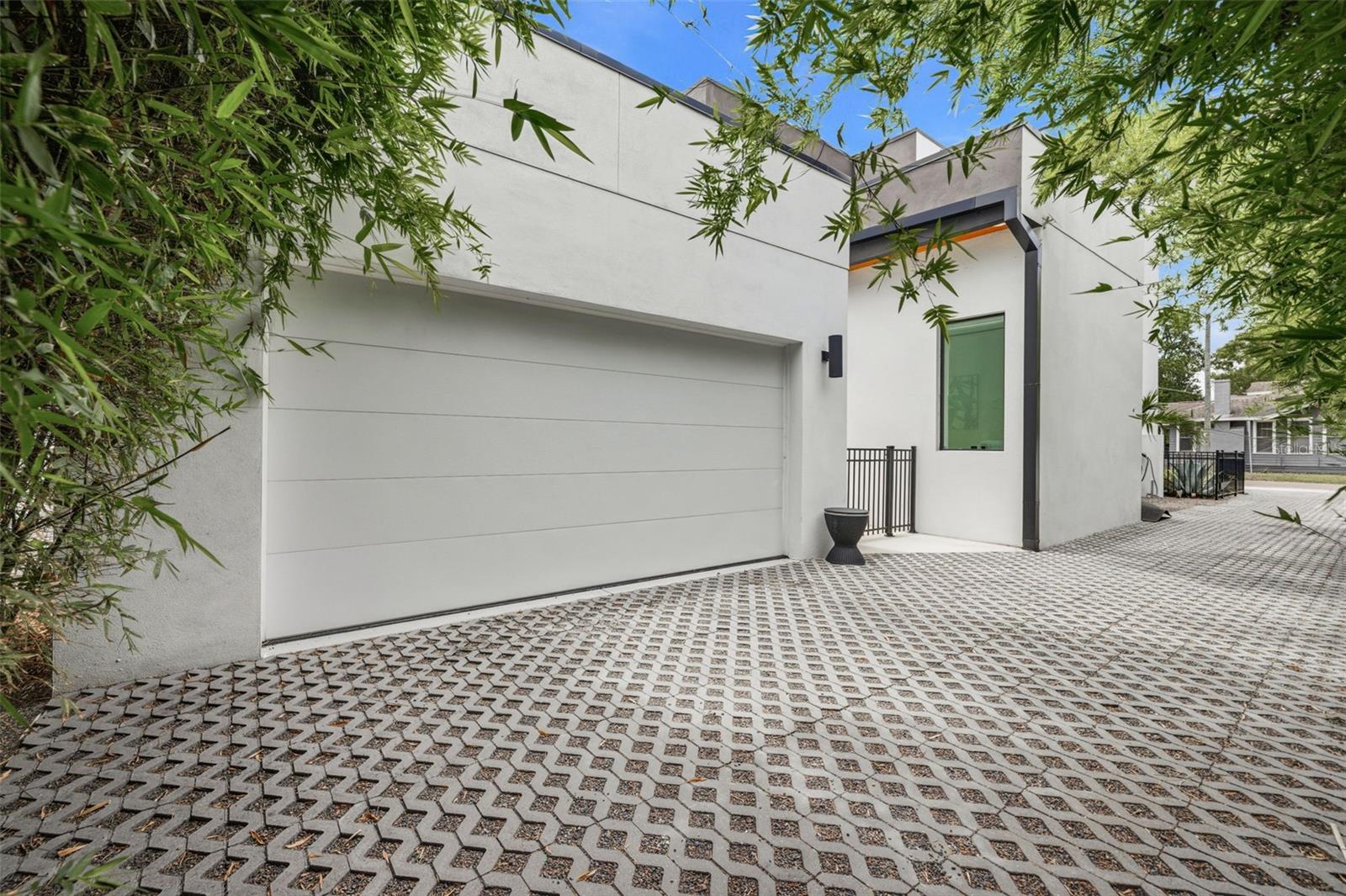 SUBURB ROYAL - Residential
