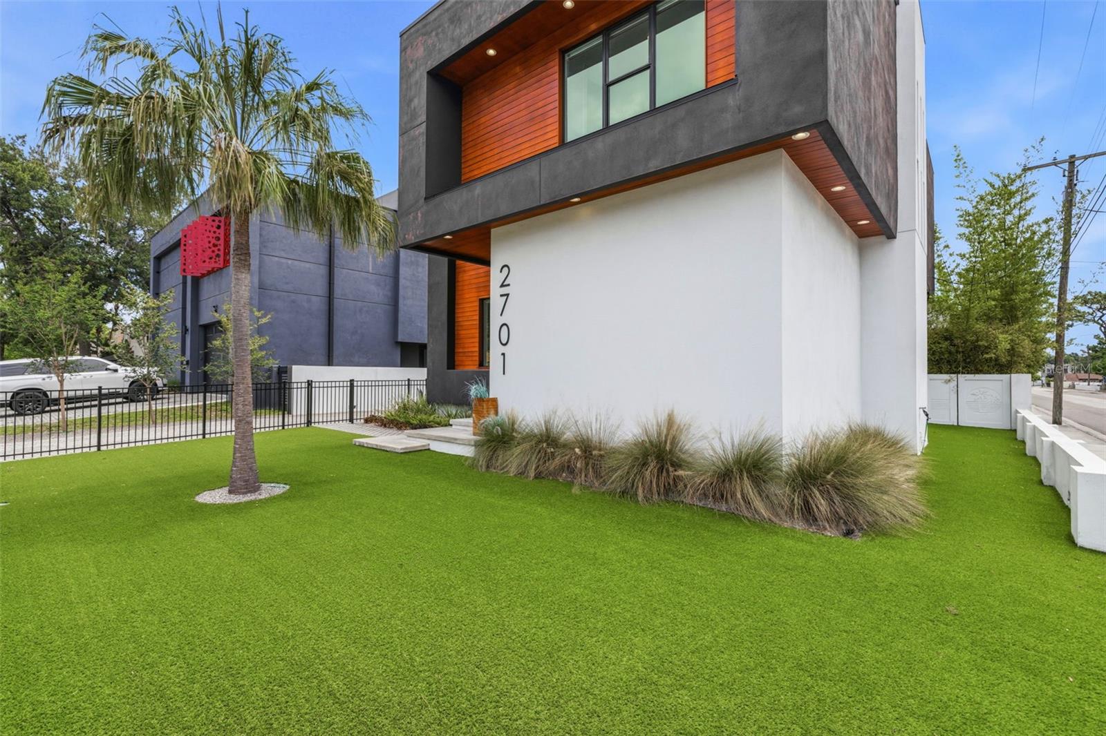 SUBURB ROYAL - Residential