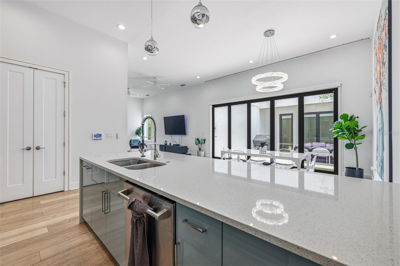 SUBURB ROYAL - Residential