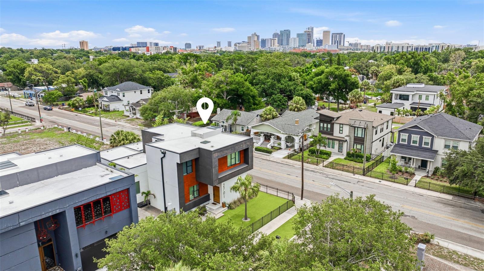 SUBURB ROYAL - Residential