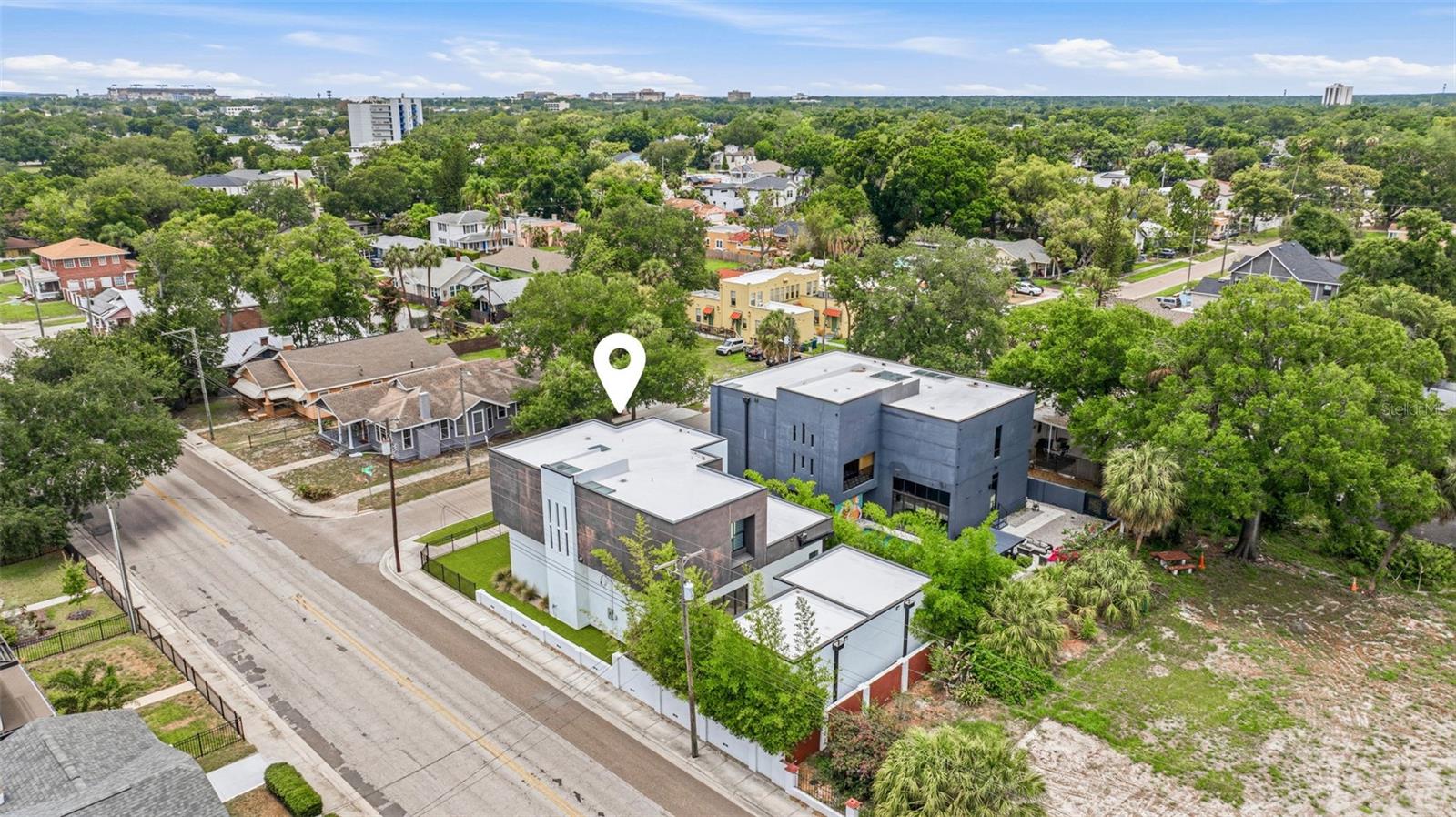 SUBURB ROYAL - Residential