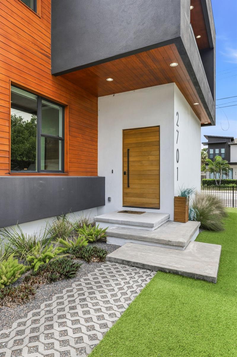 SUBURB ROYAL - Residential