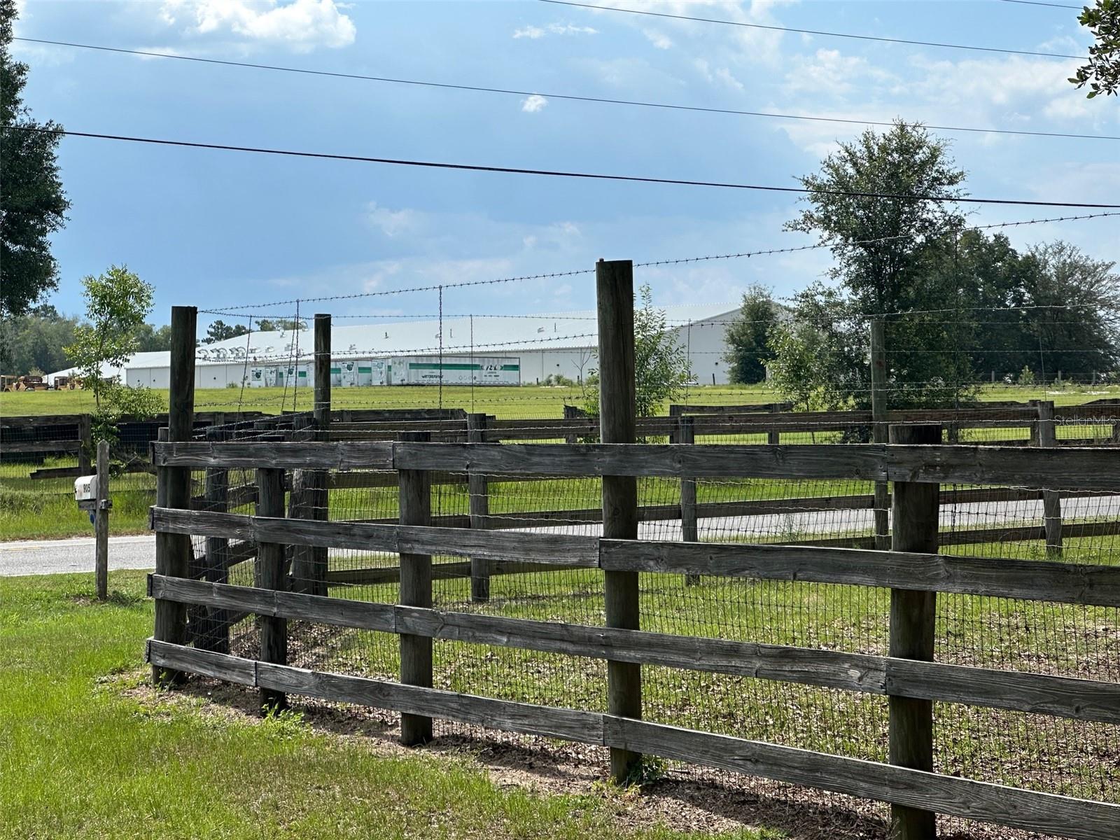 DERBY FARMS - Land