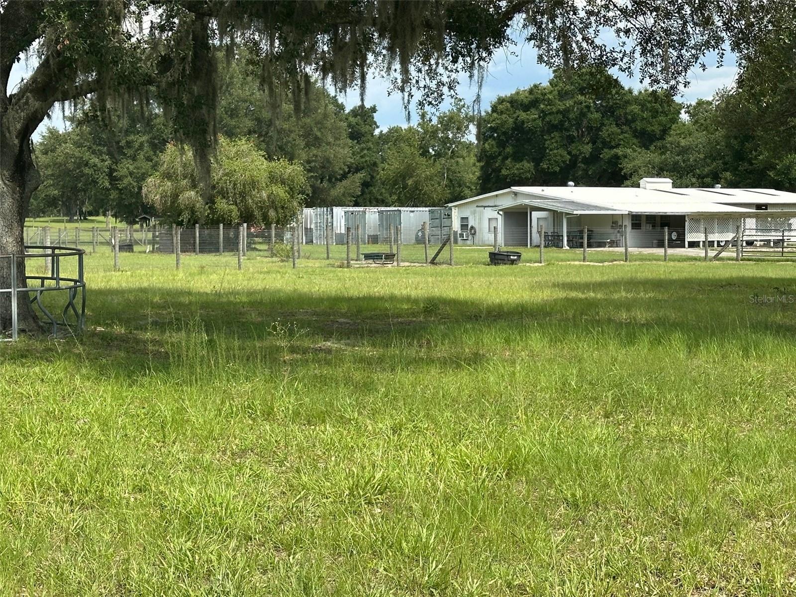 DERBY FARMS - Land