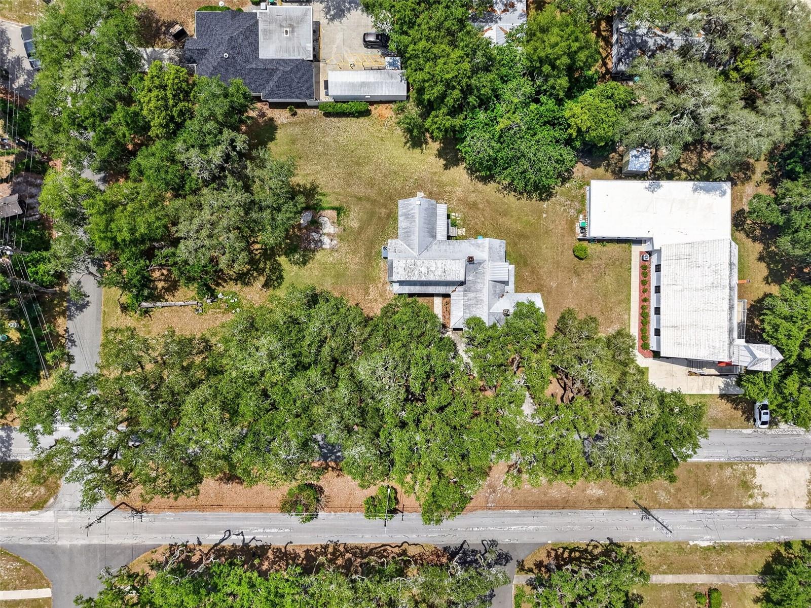 LADY LAKE - Commercial Sale
