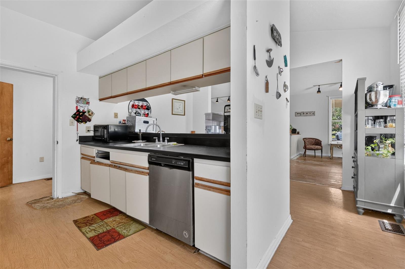 LADY LAKE - Commercial Sale